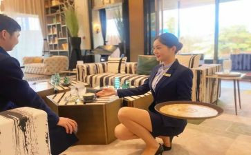 在酒店做服务员的心得体会6篇