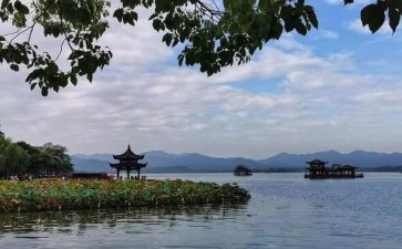 有关游西湖的作文8篇