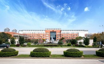 2024年学校述职报告范文参考8篇