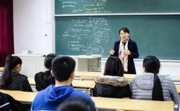 在编教师辞职申请书精选8篇