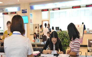 坐班主任述职报告通用8篇